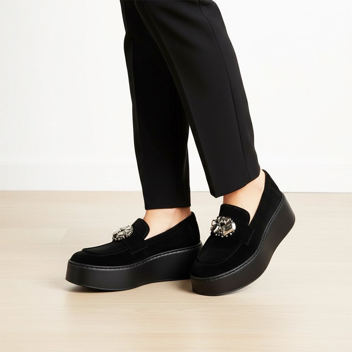 7002 chaussure en daim noir