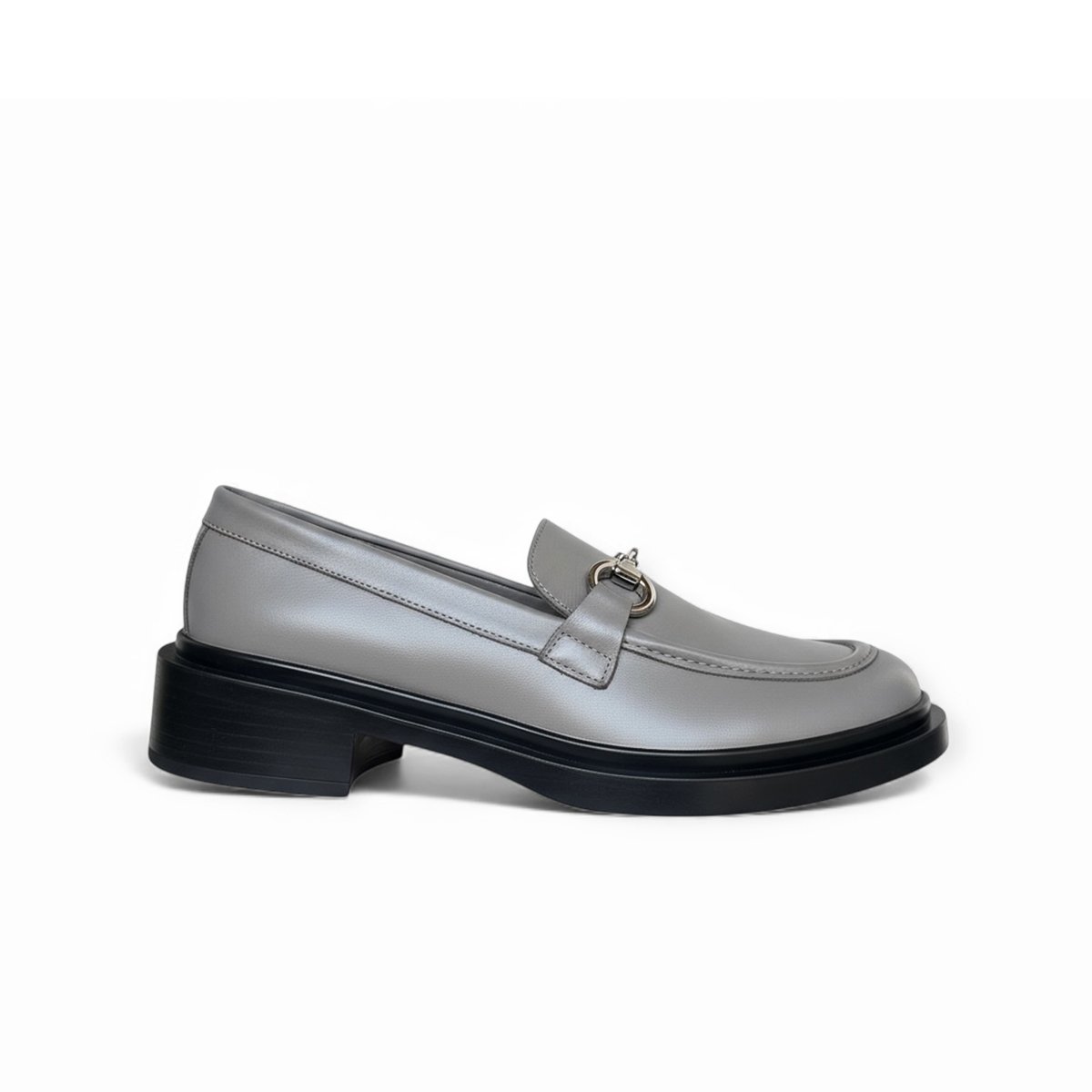05 CHAUSSURE EN CUIR GRIS - الصورة 2