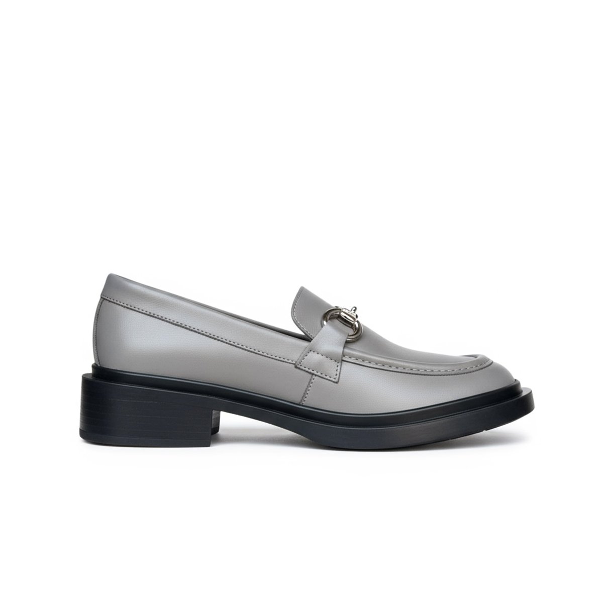 05 CHAUSSURE EN CUIR GRIS - الصورة 3